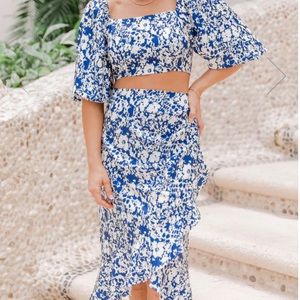 NWOT-3 PIECES INCLUDED! Pink Lily Crop Blouse w/ TWO skirts SET (Blue& White)